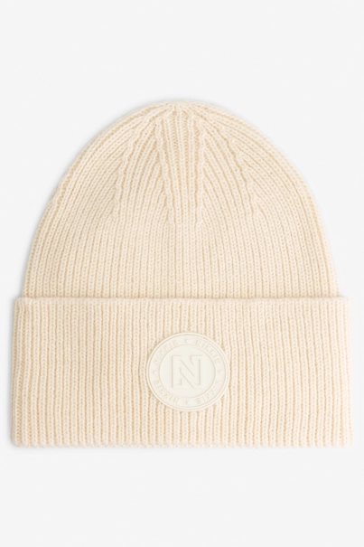 NIKKIE ROUND PATCH BEANIE