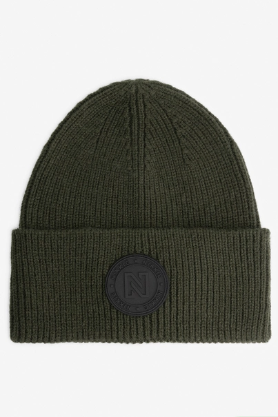 NIKKIE ROUND PATCH BEANIE