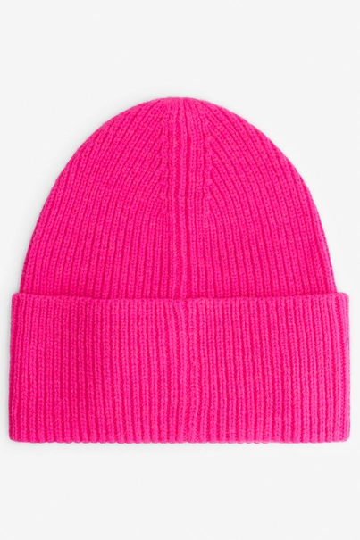 NIKKIE ROUND PATCH BEANIE